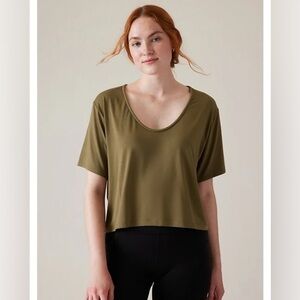 Athleta Essence Explore Crop Tee Olive Green Size L